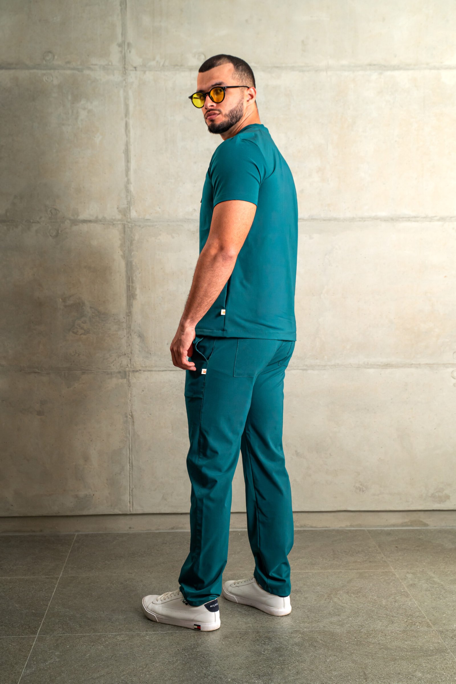 conjunto masculino turquesa con botones conjunto masculino turquesa con botones