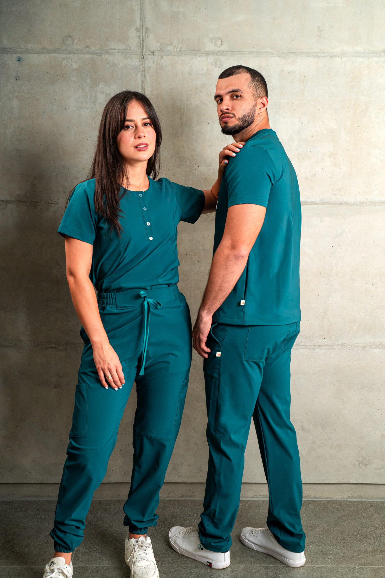 conjunto masculino turquesa con botones conjunto masculino turquesa con botones